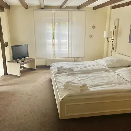 Historischer Kaisermuehle - & Restaurant Zentrum *