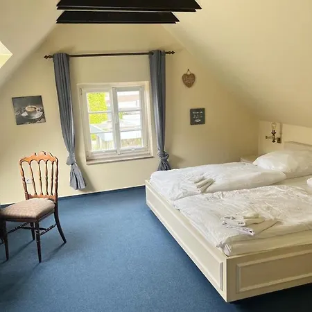 Historischer Kaisermuehle - & Restaurant Zentrum ホテル フィーアゼン