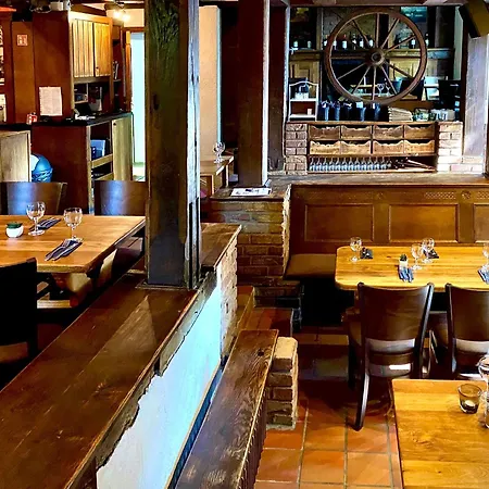 Historischer Kaisermuehle - & Restaurant Zentrum ホテル フィーアゼン