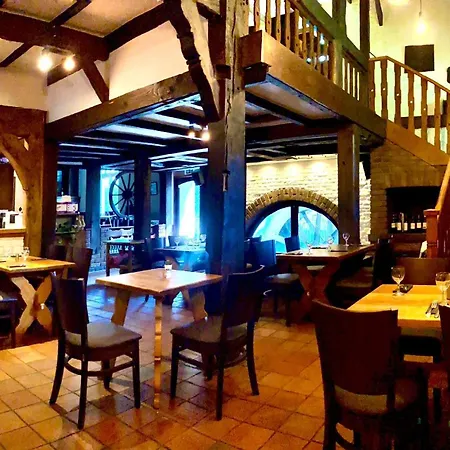 ホテル Historischer Kaisermuehle - & Restaurant Zentrum フィーアゼン