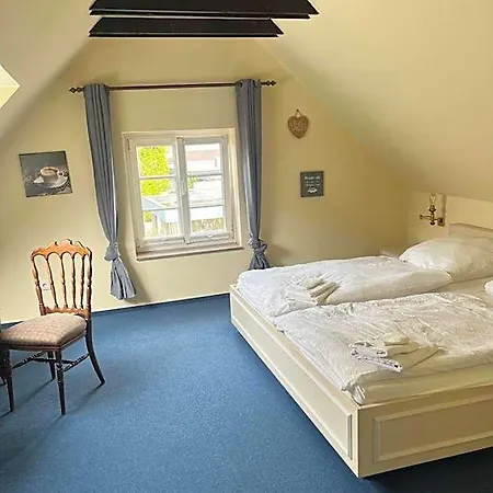 Historischer Kaisermuehle - & Restaurant Zentrum * فيرزن